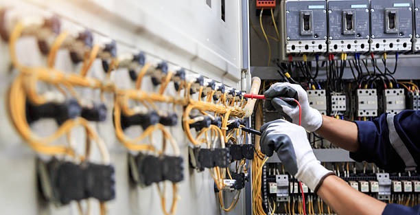 Professional Electrician technician working in Hunter, TN